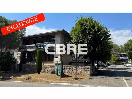 location local professionnel 135m²