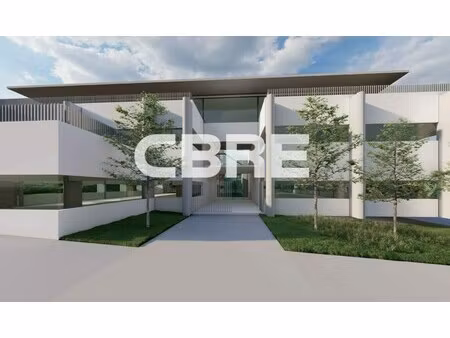 location local professionnel 5 763m²