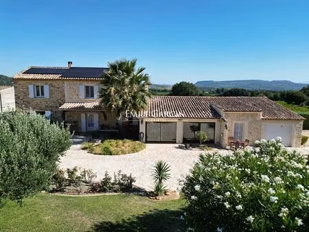 a vendre  entre uzès et avignon  maison en pierre avec piscine