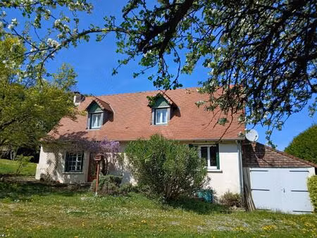 maison de campagne à vendre dordogne 3 chambres  vue magnifique avec jardin autour.