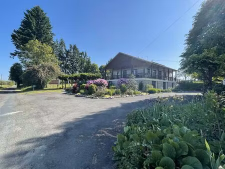 balcony house avec vue sur le lac