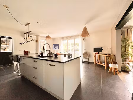 a vendre : t4 transformé en t3 aux allures de maison / vue bell