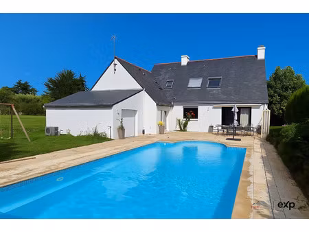 maison familiale rénovée  piscine et vue sur la riviere