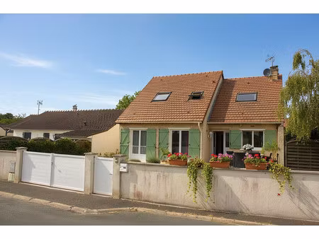 maison familiale avec véranda et sous-sol total à sivry-courtr