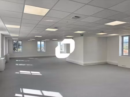 a vendre  entièrement rénové - coeur de village