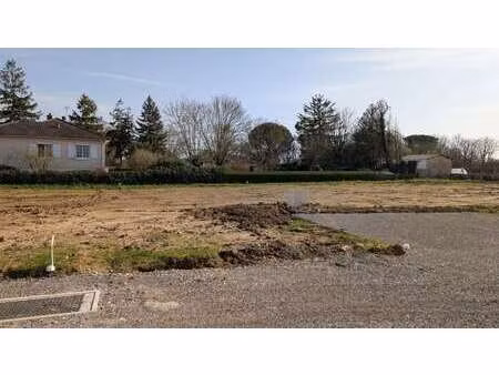 vente terrain à prahecq (79230) : à vendre / prahecq