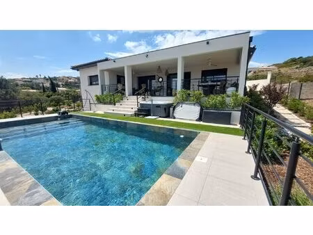 leucate proche  villa moderne avec piscine et vue mer.