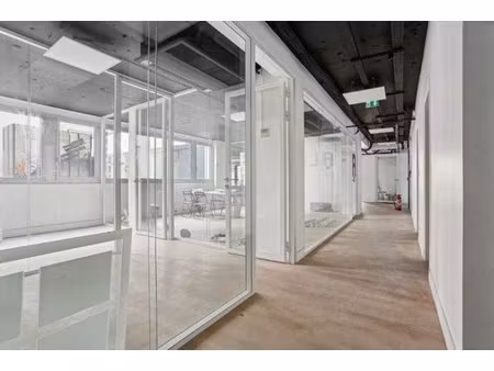 location local professionnel 838m²