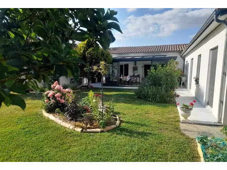 vente maison 4 pièces 128 m² à le gué-d'alleré (17540)  364 000 €
