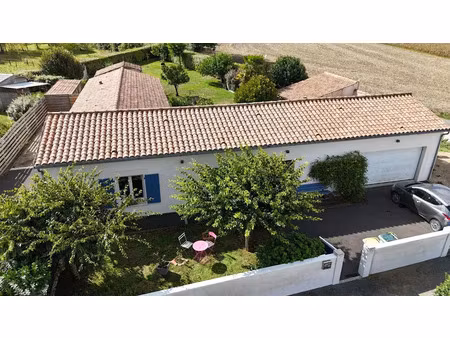 vente maison 5 pièces 128 m² à le gué-d'alleré (17540)  394 000 €