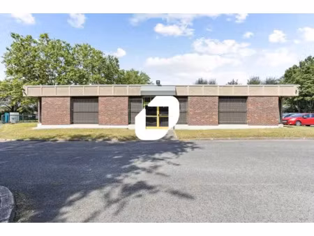 a louer  bureaux dans un site verdoyant