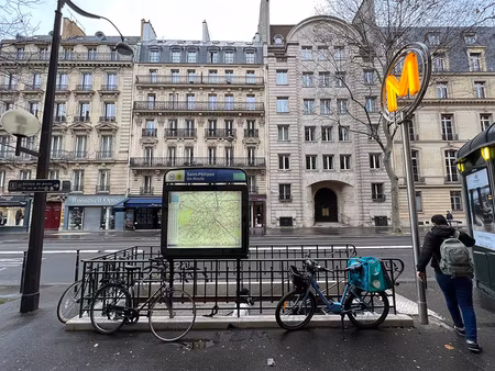 local commercial location pure 102m2 - emplacement n°1 - paris 8eme