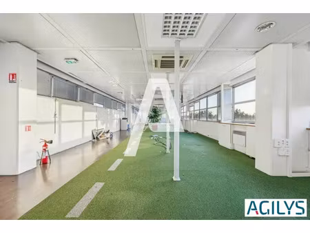 a louer : 1200 m² de surfaces de bureaux lumineuses dans un immeuble rénové situé à proxim