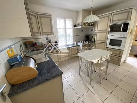 location maison 3 pièces 81m2 rochefort 17300 - 990 € - surface privée