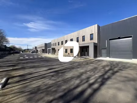 a louer  emplacement ideal - rare sur le secteur