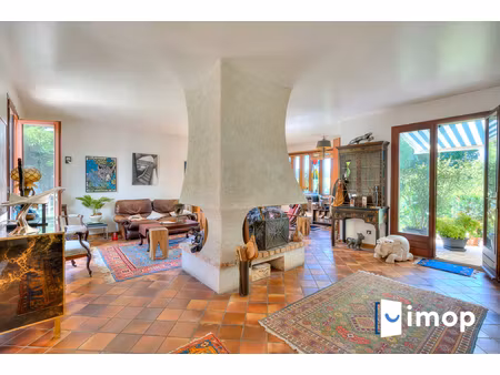 belle demeure avec extérieur