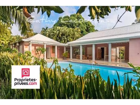 rare  villa d'architecte au coeur d'un parc paysager- bouillante