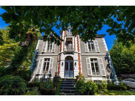 vente maison 13 pièces 409m2 pau 64000 - 1440000 € - surface privée