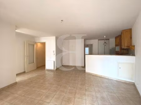 joli appartement avec terrasse et parking privatif dans le centr