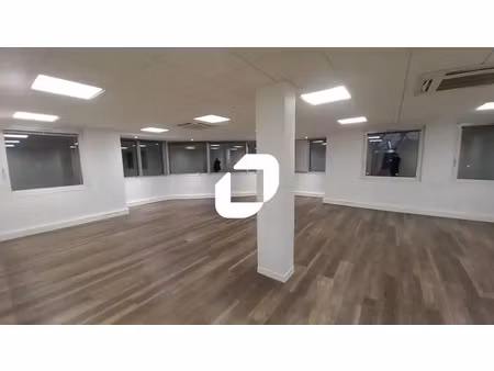 a vendre  emplacement strategique