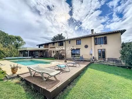 illiat : ancienne ferme d'env. 273m  5 ch