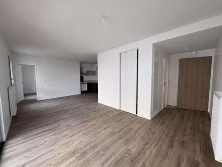 location appartement 2 pièces à saint-hilaire-de-riez (85270) : à louer 2 pièces / 52m² sa