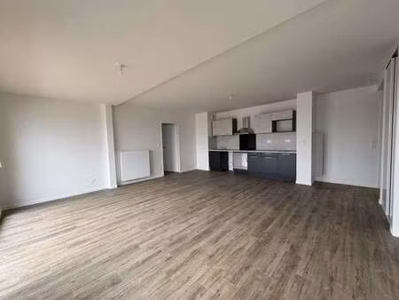 location appartement 4 pièces à saint-hilaire-de-riez (85270) : à louer 4 pièces / 87m² sa