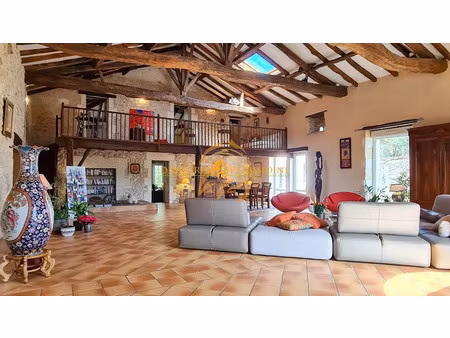 vente ferme 6 pièces 417 m² à voulgézac (16250)  577 500 €