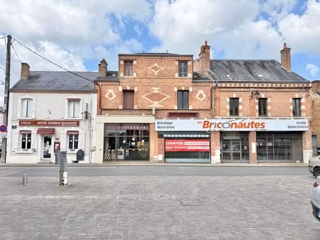 location local commercial