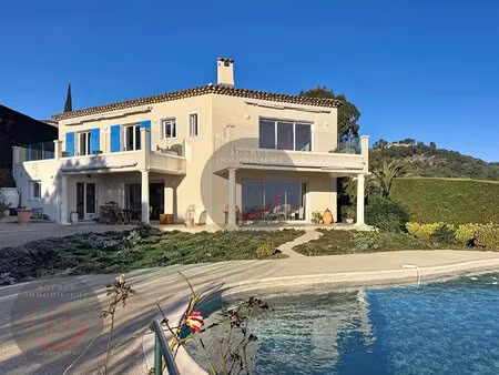 superbe vue degagee sur la baie de cannes!