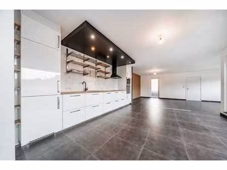 centre de hannut – penthouse spacieux 2 ch avec terrasse