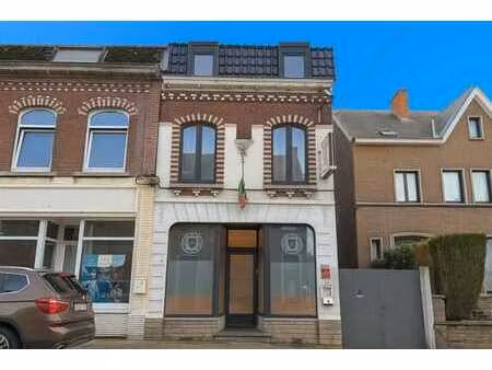 charmante petite surface commerciale idéalement située