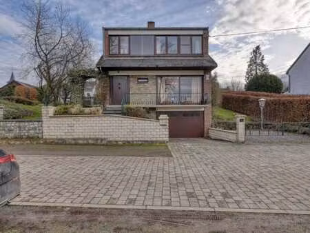 jolie maison de type villa avec garage  cave et jardin