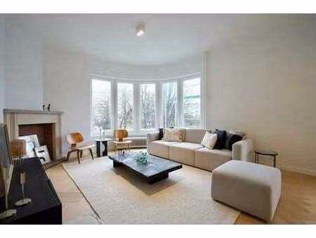 appartement prestigieusement rénové à la square marie louise