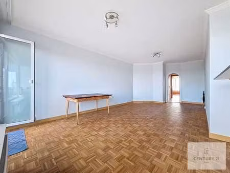 2 chambres avec terrasse - 83 m² - rénové - peb c - electri