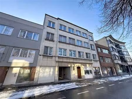 dernier étage avec ascenseur dans petit immeuble