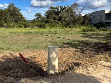 terrain constructible de 935 m2 à istres