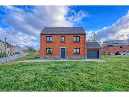 superbe terrain plat avec permis et libre de constructeur