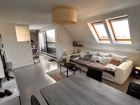appartement duplex spacieux avec terrasse sur le toit