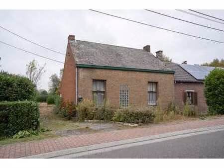 maison 3 façades idéalement située à erbisoeul