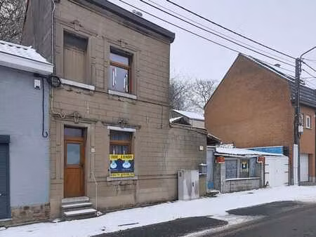 a quelques pas des ascenseurs de strépy!