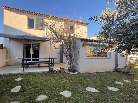 maison avec jardin  piscine et dépendance proche du village