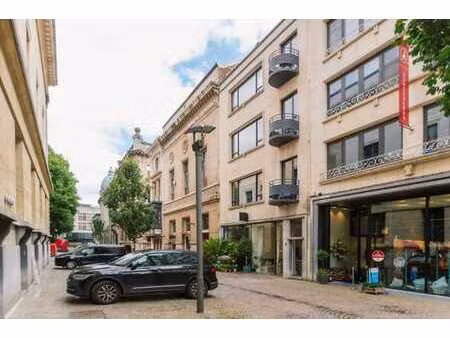 immeuble commercial haut de gamme dans un emplacement triple