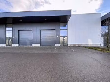 cellule de 326 m² – zoning d’achêne  accès e411