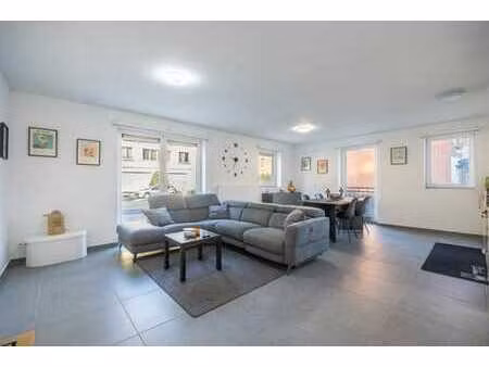 rez-de-chaussée avec terrasse et parking inclus à bouffioulx