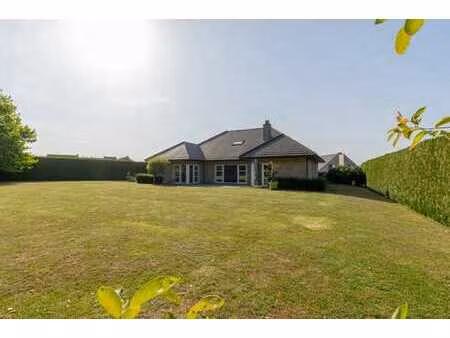 spacieuse villa semi plain-pied sur +300 m² habitables