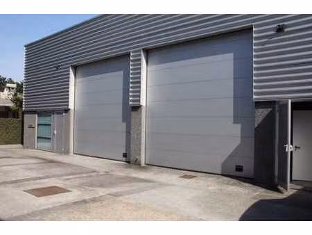 entrepôts avec bureaux intégrés