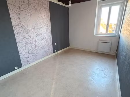 appartement 3 pièces 50m² avec poutres apparentes