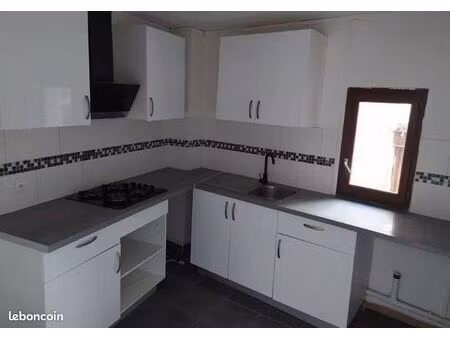 appartement t3 non meublé de 65 m² au 1er étage