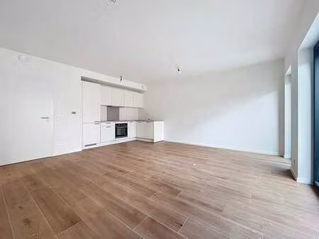berchem-sainte-agathe : appartement 1 chambre avec terrasse